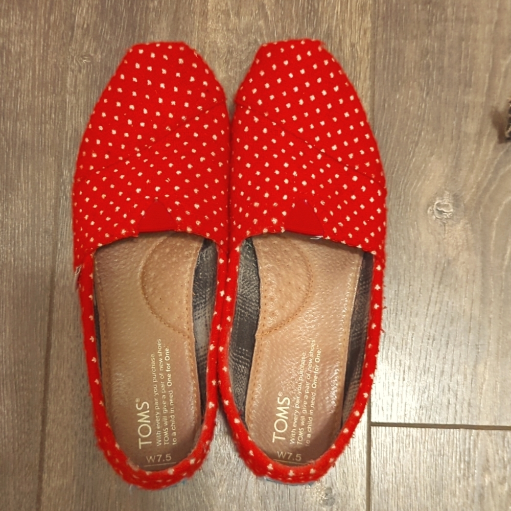 TOMS Red polka dots - size 7.5